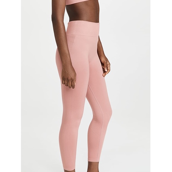 Reebok x Victoria Beckham
RBK VB Seamless Leggings & RBK VB Seamless Bra - Picture 9 of 11